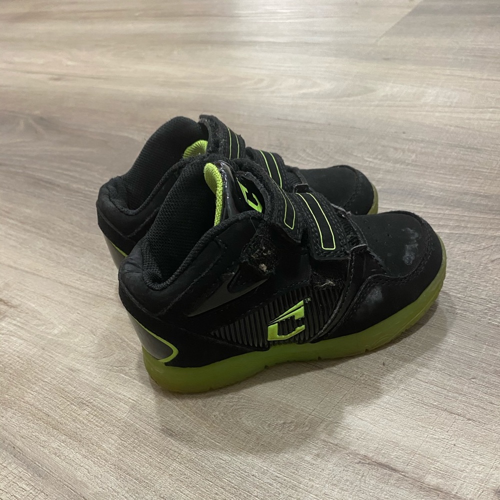Catapult Boys Shoes | Size 8